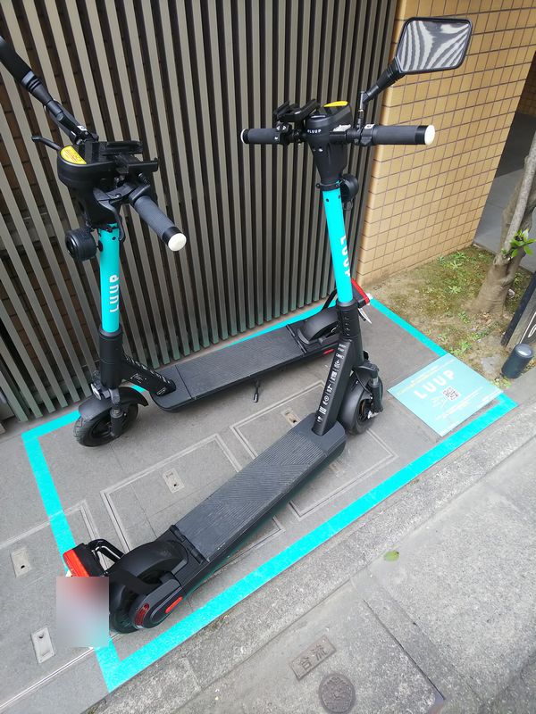 Let's go around the city of Chuo-ku with electric kickboards of "ports" and "LUUP", which are often installed in corners of condominiums and buildings.