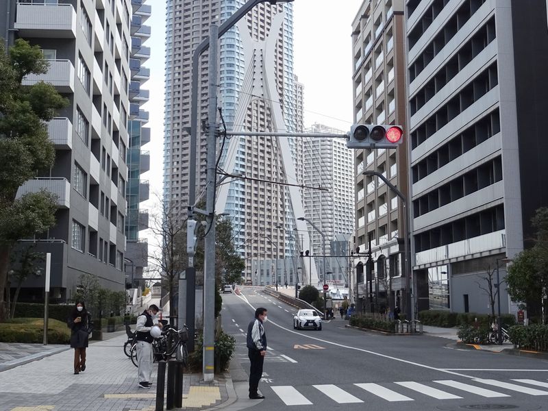 The slope is also easy! Let's go around the city of Chuo-ku with the electric kickboard of "LUUP"