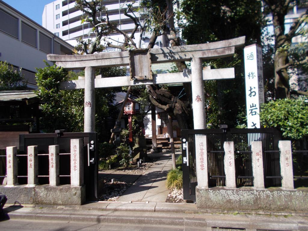  Why is Oiwa Inari Shrine located in Chuo-ku?