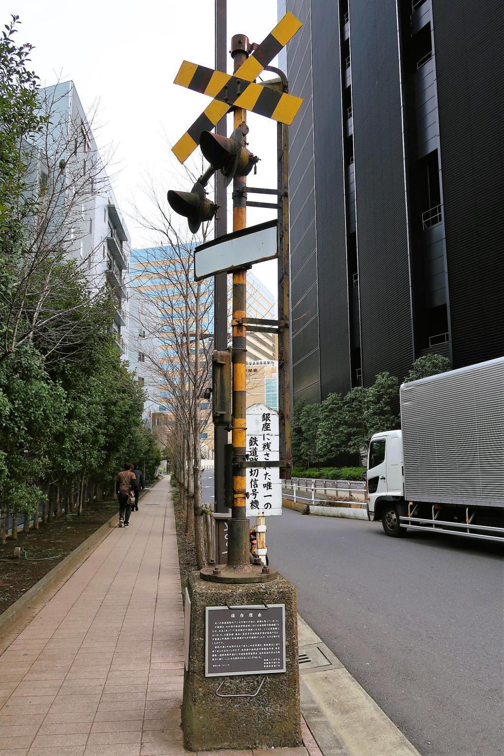 Historic remain Gourmet Tsukiji Ohashi Walking