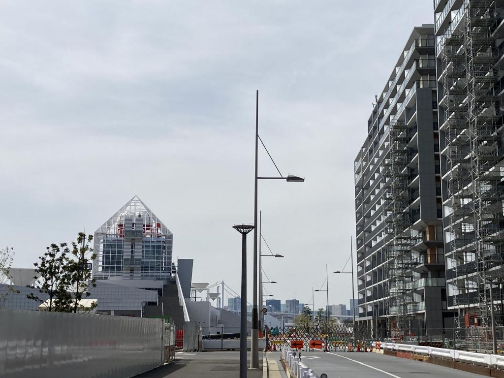 The Harumi Passenger Ship Terminal is now visible!
 Walk through the Harumi west district!