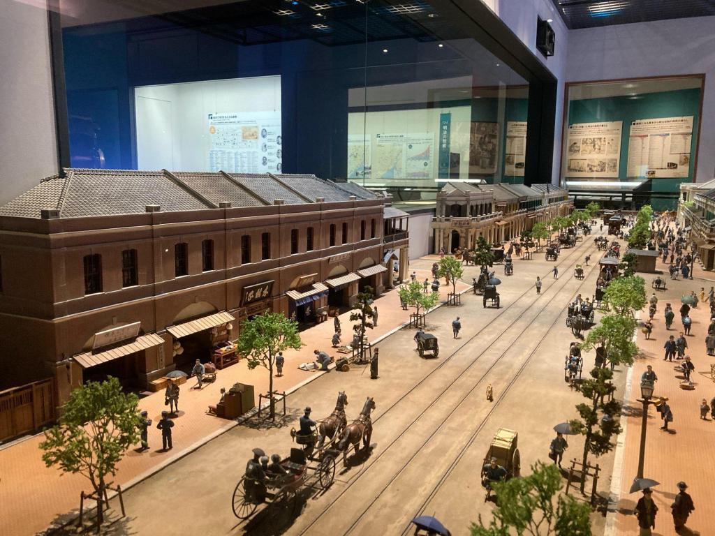  How was the bricks on the sidewalk of Ginza Brick Street laid?