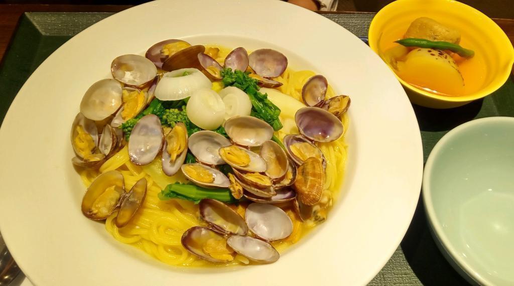 A great lunch menu Asari pasta and daily menu are Tsukiji's seafood restaurant specializing in delicious shellfish.