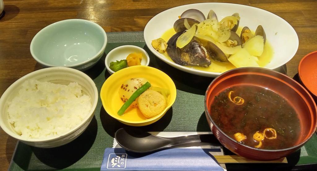 The daily menu is a French-style Tsukiji-style restaurant specializing in delicious shellfish shellfish.