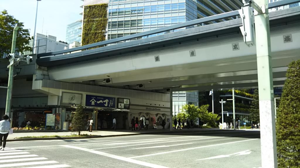  A highway on the roof of "NISHIGINZA" and "Ginza INZ" store street?

