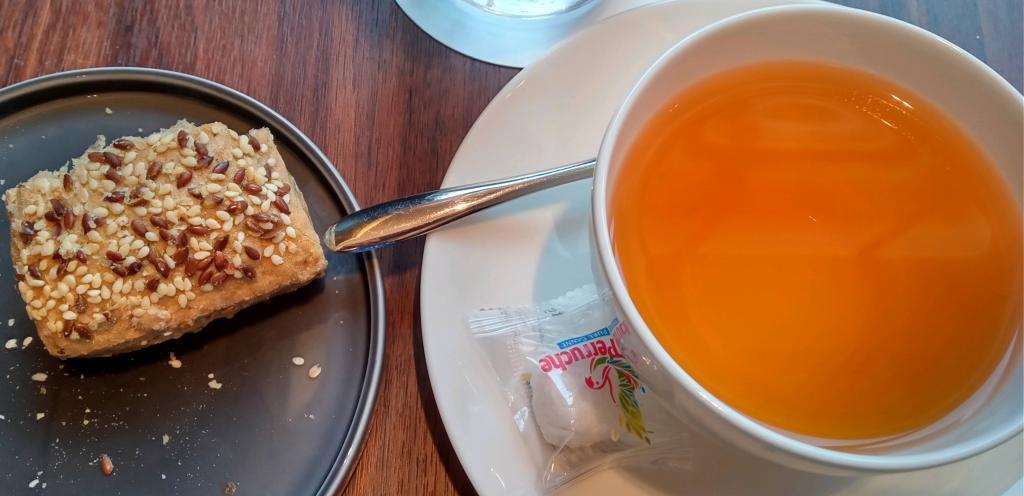 Black tea is recommended at SPRING DARJEELING Hotel Grand Bach Tokyo Ginza Weekday Lunch.