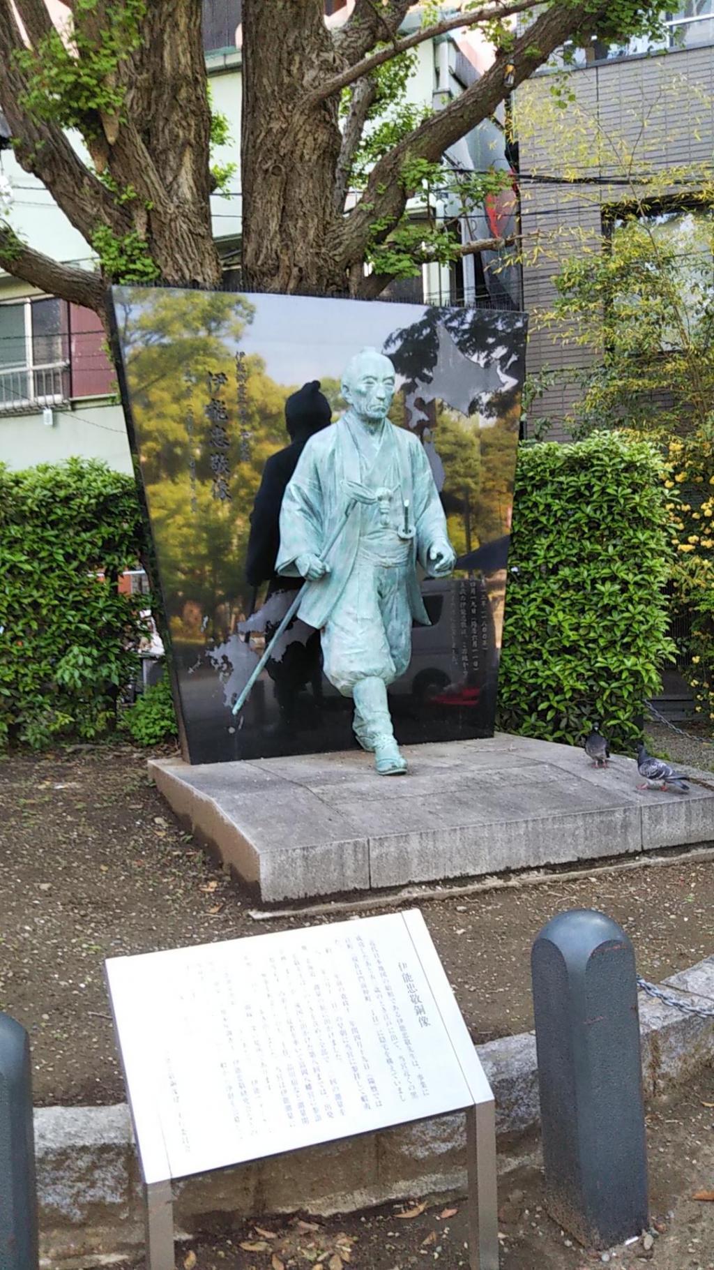 In Koto-ku, Fukagawa Tomioka Hachimangu Shrine, there are statues of departures. The site of the former residence of Tadataka Ino, Kayabacho, related to the day of the map