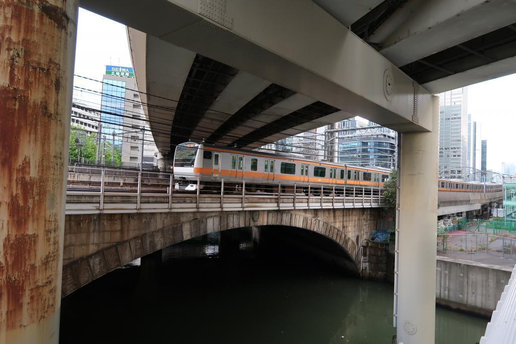 Trains that appear one after another can be enjoyed for 0 yen! Ryukan Sakura Bridge