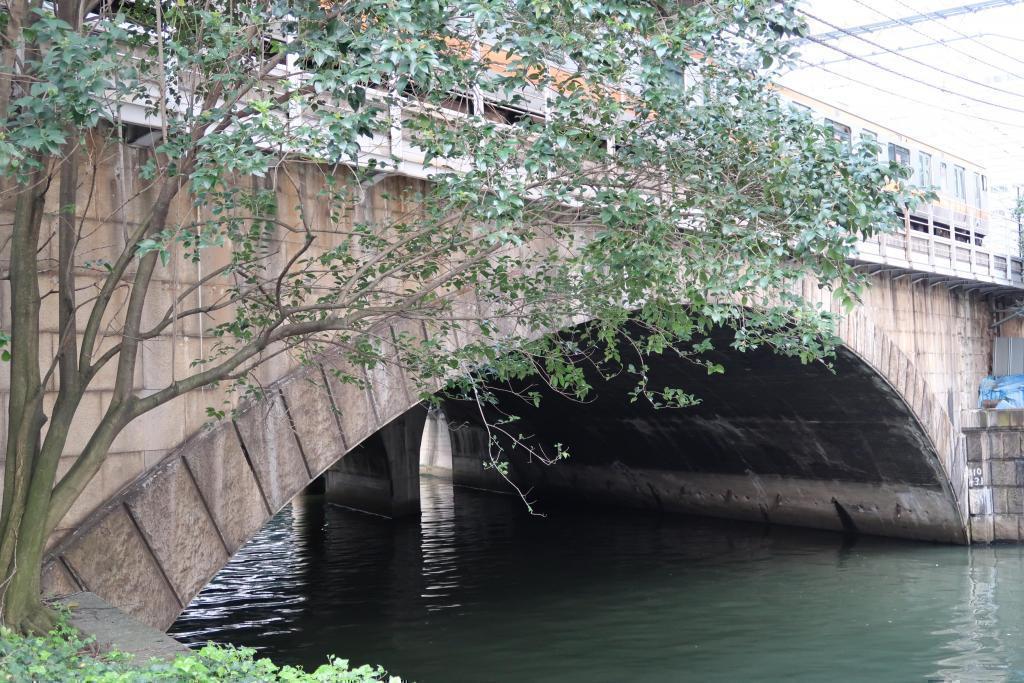 The next railway bridge also has a good taste. A railway view point that can be enjoyed for 0 yen! Ryukan Sakura Bridge