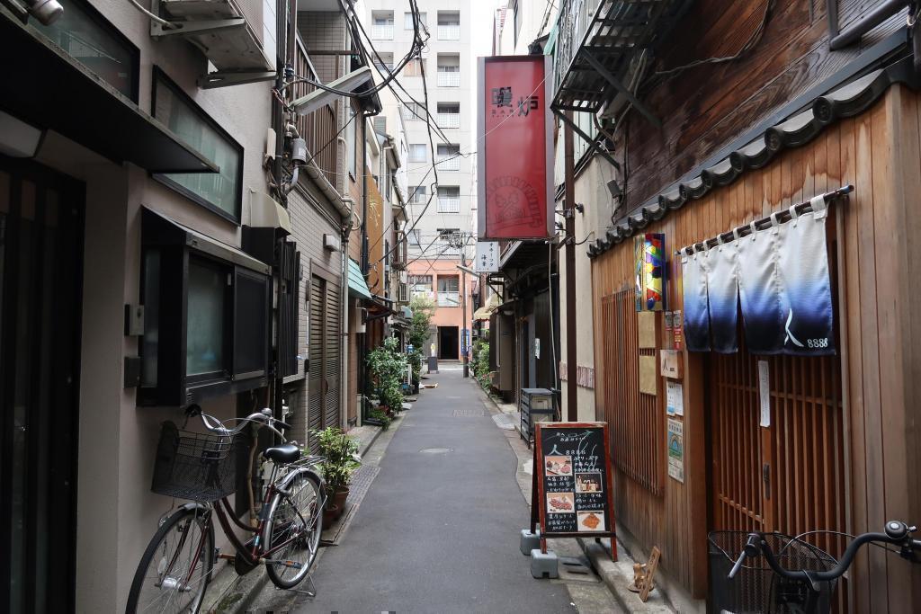 "Adult hideaway"
 Chuo-ku alley back exploration series [Ningyocho, first part Mitsukoshi]