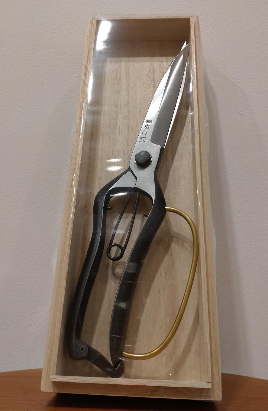 Banshu knife cutting scissors
270mm with double-edged ring
26,400 yen Flowers that grow trees that make use of soil
　　~ Nihonbashi Kiya Main Store izutuki~