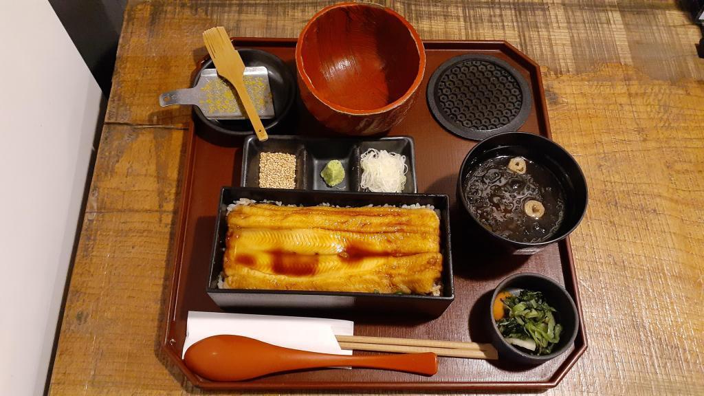  I'm happy to eat, a stylish Edo souvenir! ~ Nihonbashi Tamai "Fully Boiled Anago"~