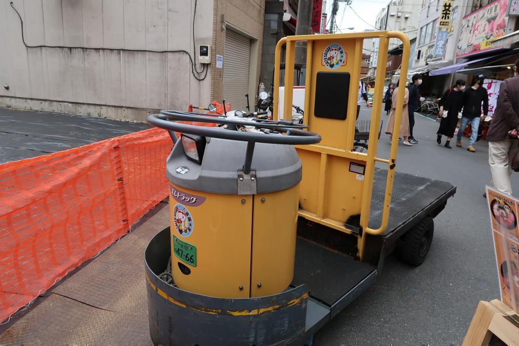 A large collection of vehicles working in Tsukiji Outer Market! [Tsukiji] (for kids)