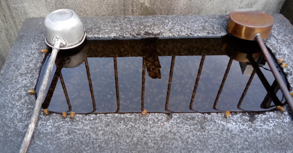 Water supply on the roof of bees Asahi Inari Shrine in Ginza
 The roof of the bee Asahi Inari Shrine in Ginza, Kabukiza, Tsukiji River Park