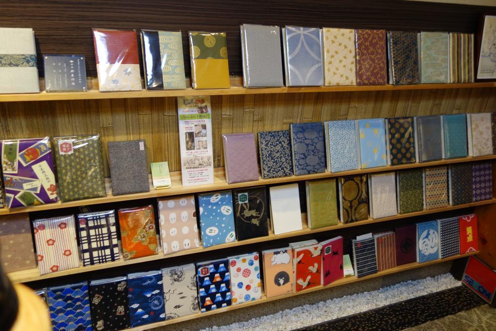 "Kyohashiman Tsugane" Edo fragrant paper products shop
　Recommended souvenirs in Chuo-ku: Edo flower souvenir <Nihonbashi set>