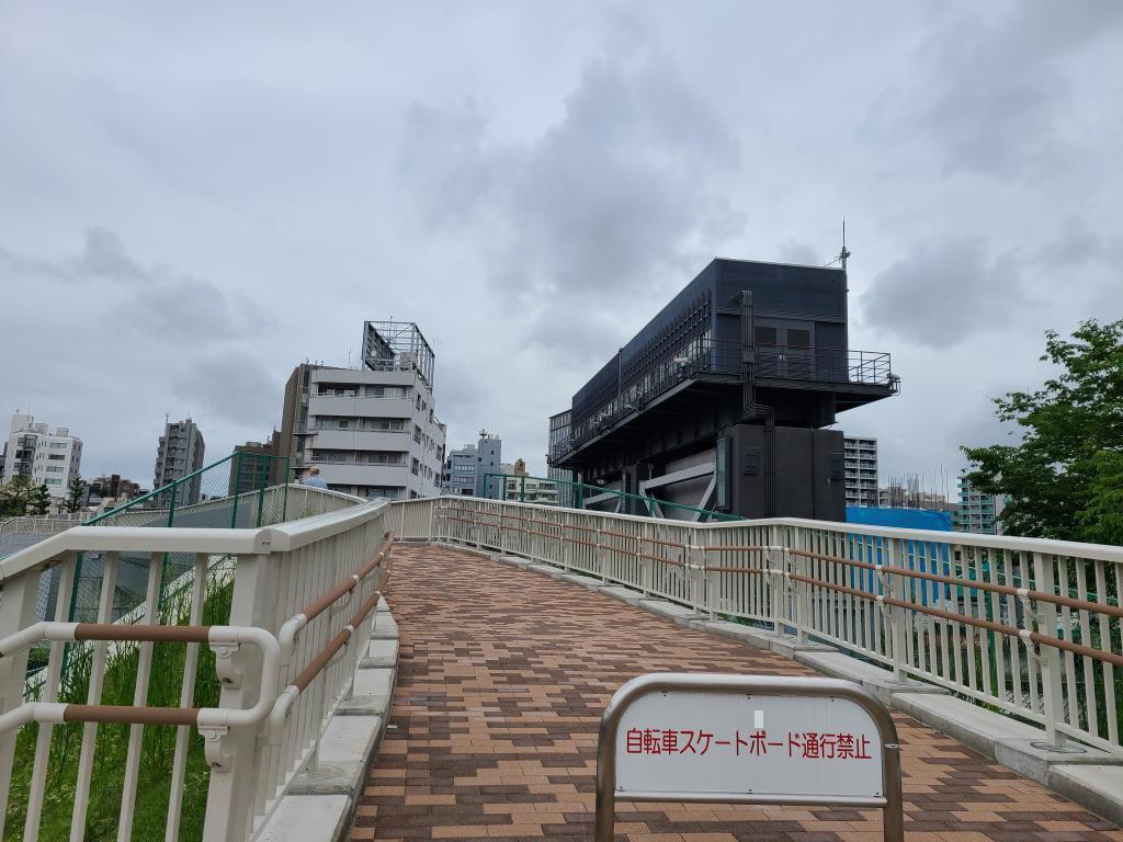 Sumida River Terrace connecting bridge (up) Sumida River terrace was connected by connecting bridge! (Near the Oshimakawa Sluice Gate)