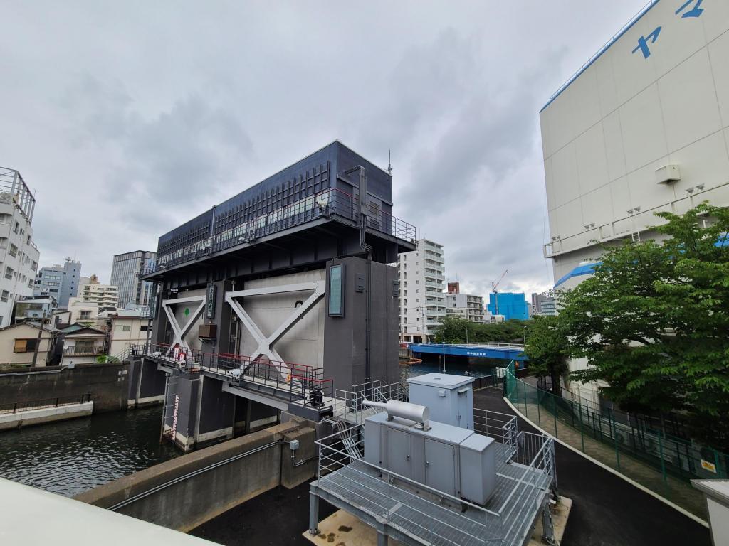 Sumida River Terrace connecting bridge (near Oshimakawa sluice gate) Sumida River terrace was connected by connecting bridge! (Near the Oshimakawa Sluice Gate)