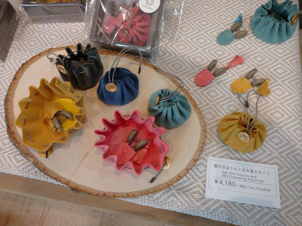 There's also a set with a bean drawstring. ♪ It's small and cute! "Seki's Bean Scissors,"
＠ Cohana Nihonbashi Main Store (Part 1)