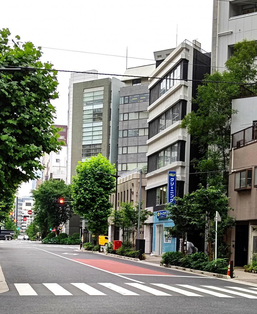  In Higashinihombashi, there is also a signboard for the "Remains of Prefectural Residence"