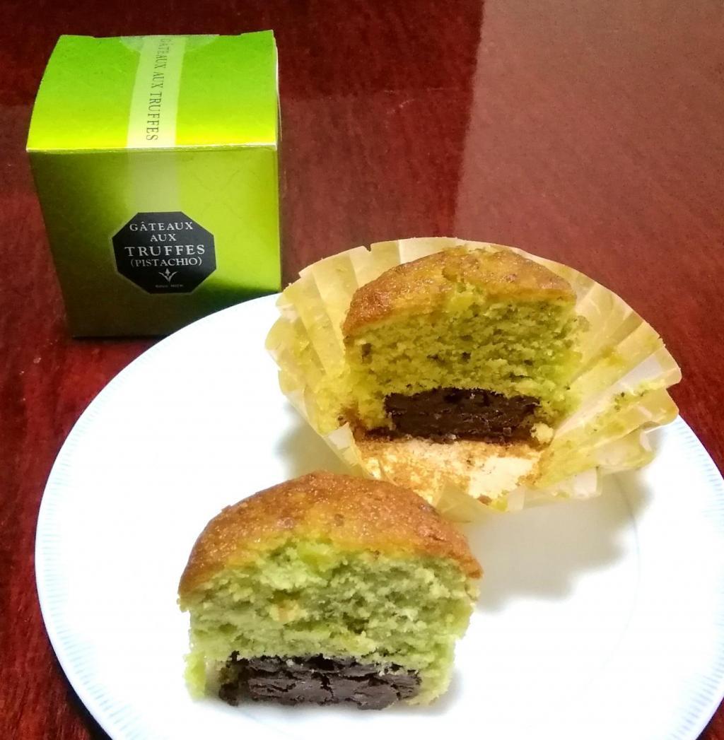 Pistachio truffle Cake 378 yen “Pistachio truffle Cake” appears
　And a sweet peach and a fruit.
　Then a summer gift
　　~ Bour Mish Ginza Main Store~