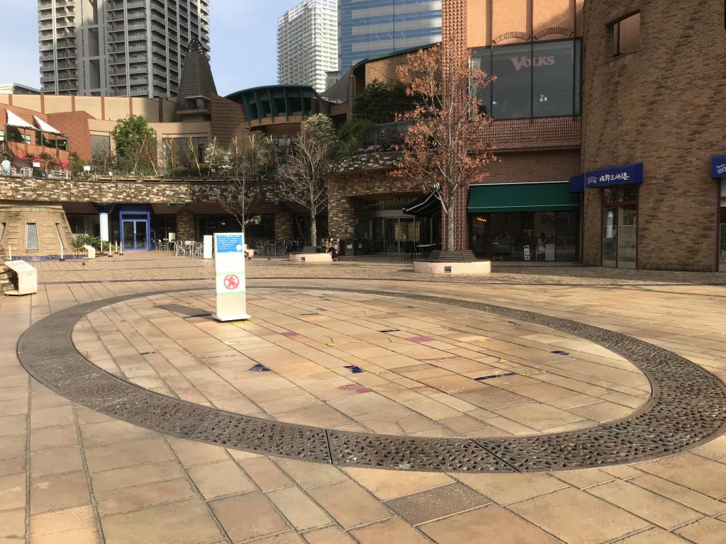 Touch and enjoy ♪ The "polka dot fountain" where water jumps out "Harumi Triton Square" where you can enjoy with the five senses.