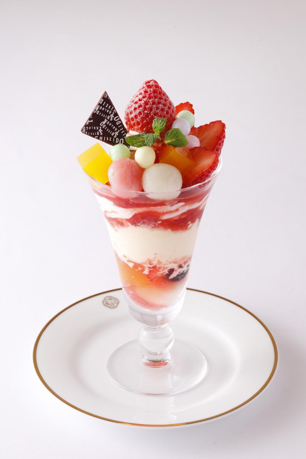 ◎This is a red and white color commemorative parfait celebrating the 2019 anniversary parfait "2019".　　Shiseido Parlour Nihonbashi Store~