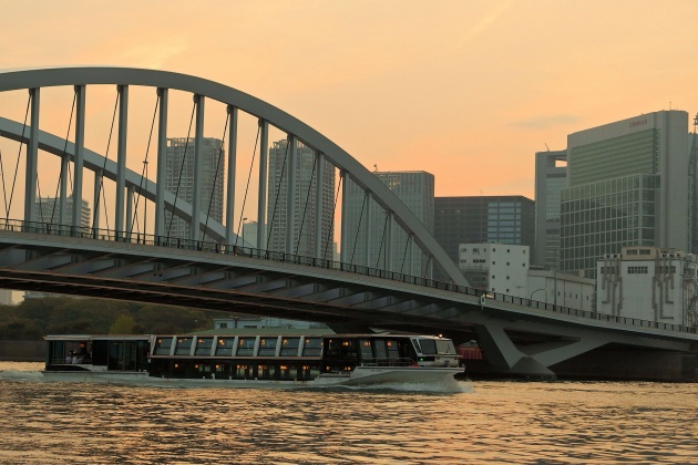  5 years old Tsukiji Ohashi. And...