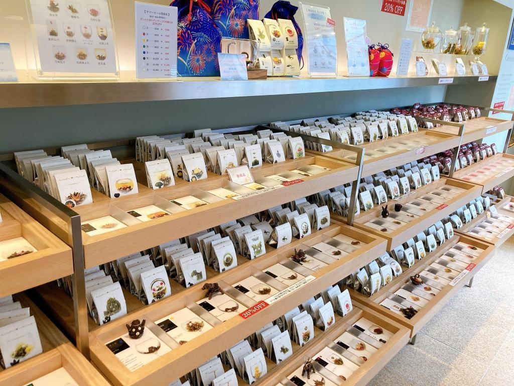 "Ginza CROESUS" goes to the world of unknown craft tea, a specialty store of craft tea that is rare in Japan.