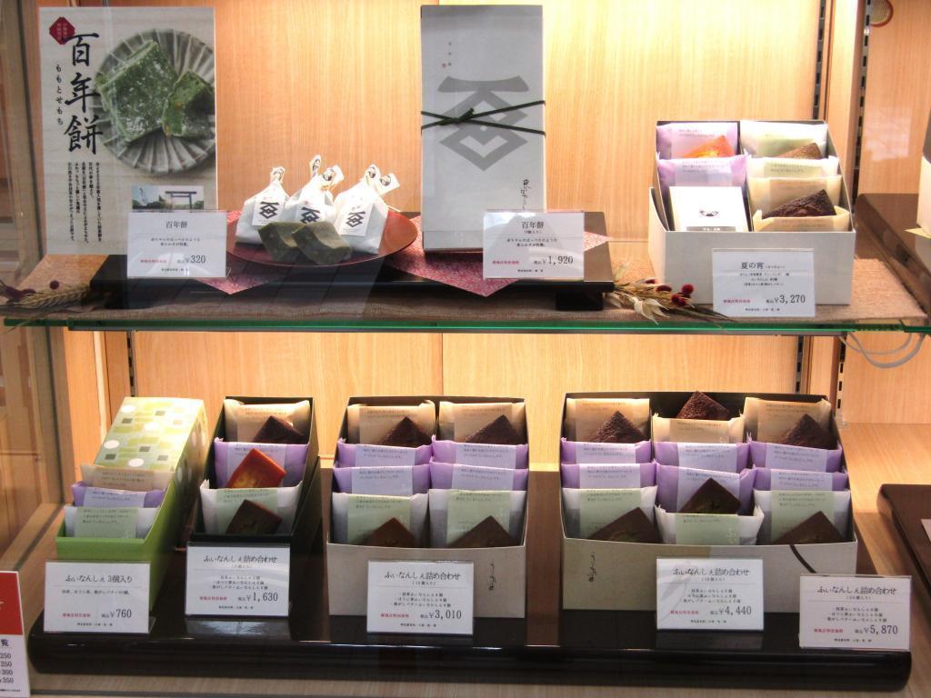  The specialty of a long-established tea shop shines! "Kyohaya Hayashiya Harumi Direct Sales Office" is also attractive for limited items.