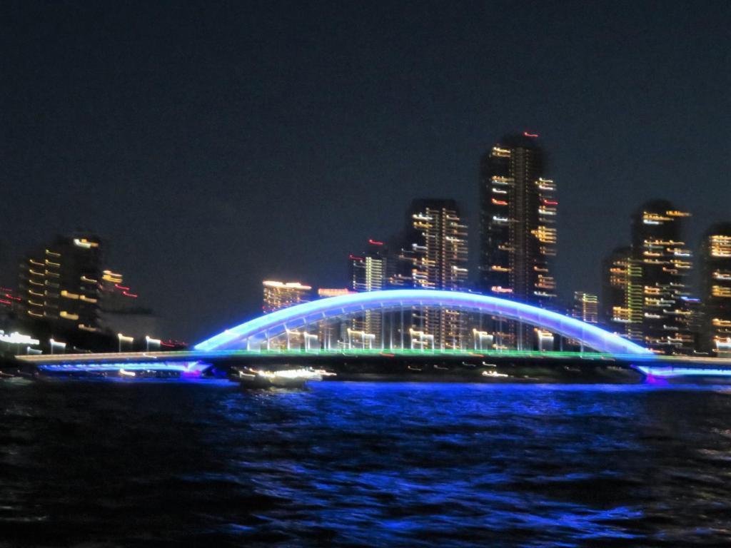  Kiyosu Bridge, Eitai Bridge and the moon viewing of the refreshing Sumida River lit up