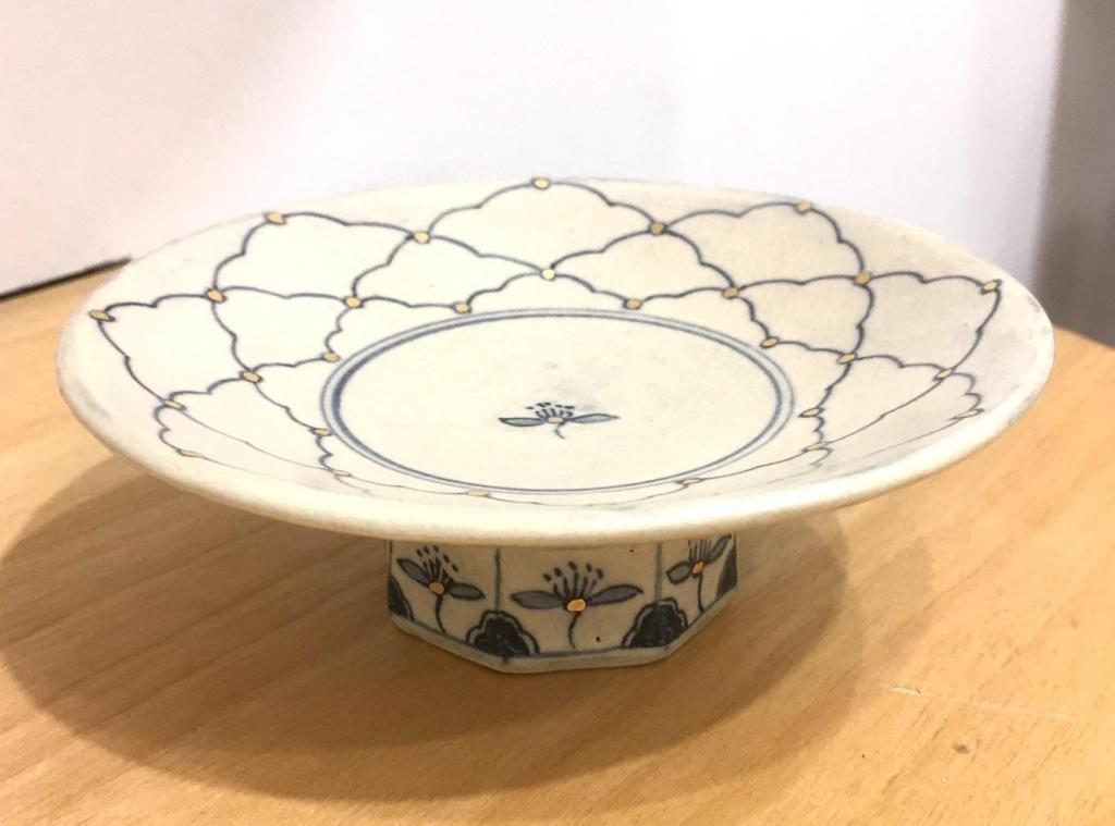 Octagonal hill small plate
5,500 yen Mitsuru Ito Ceramics Exhibition
　　~ Nihonbashi Kiya Main Store izutuki~