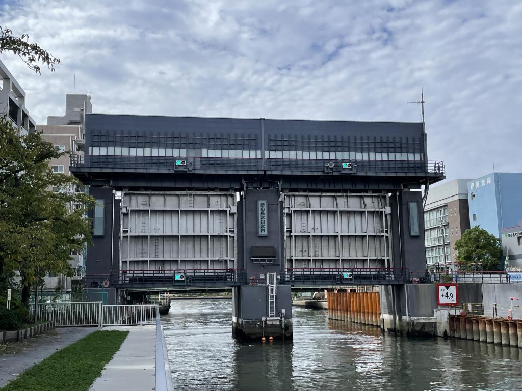  Why a boat tour of the river　
The stories about rivers heard from civil engineering engineers