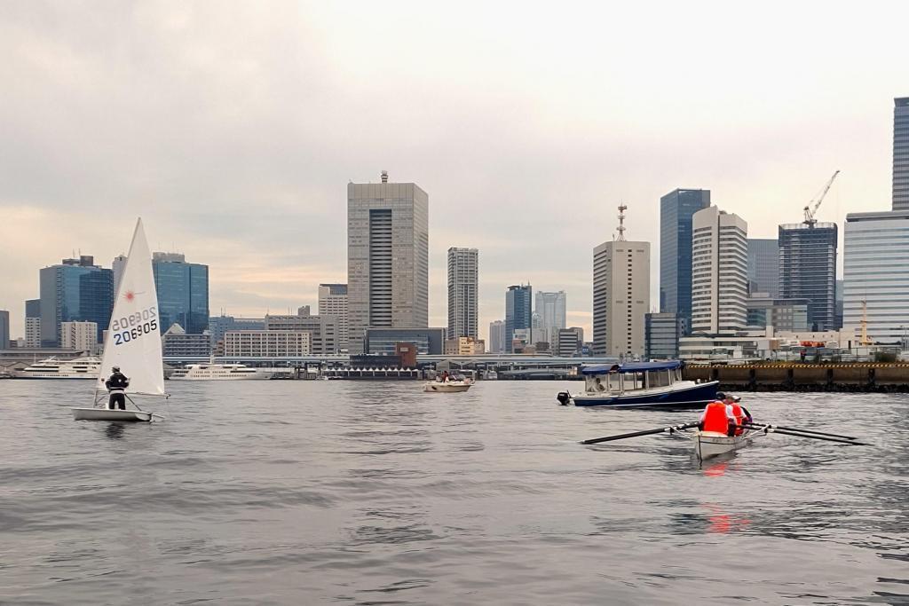 A demonstration of boating and dinghy at Asashio Waterside Festa Harumi Wharf!