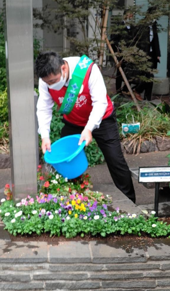  Cleaning and care of flower beds in Kyobashi