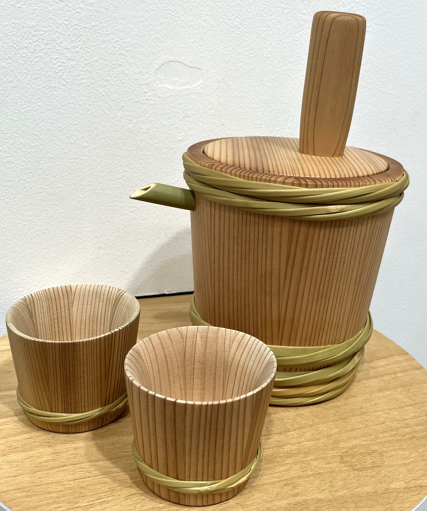 Akita cedar sake ware set
13,000 yen per go + tax (14,300 yen) 2 go 15,000 yen + tax (16,500 yen) Yichun Nihonbashi Kiya
　　~ Nihonbashi Kiya Main Store izutuki~