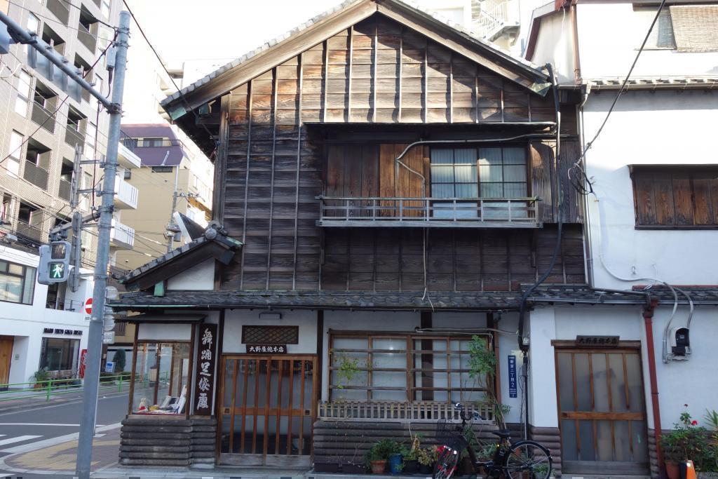 West exterior: Gable structure and clapboarding famous architecture in Chuo-ku (11) Onoya Sohonten