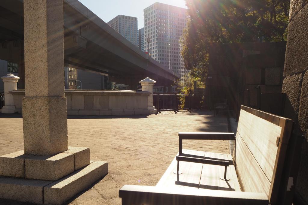  Find a place where the Nihonbashi River and the Sun hit