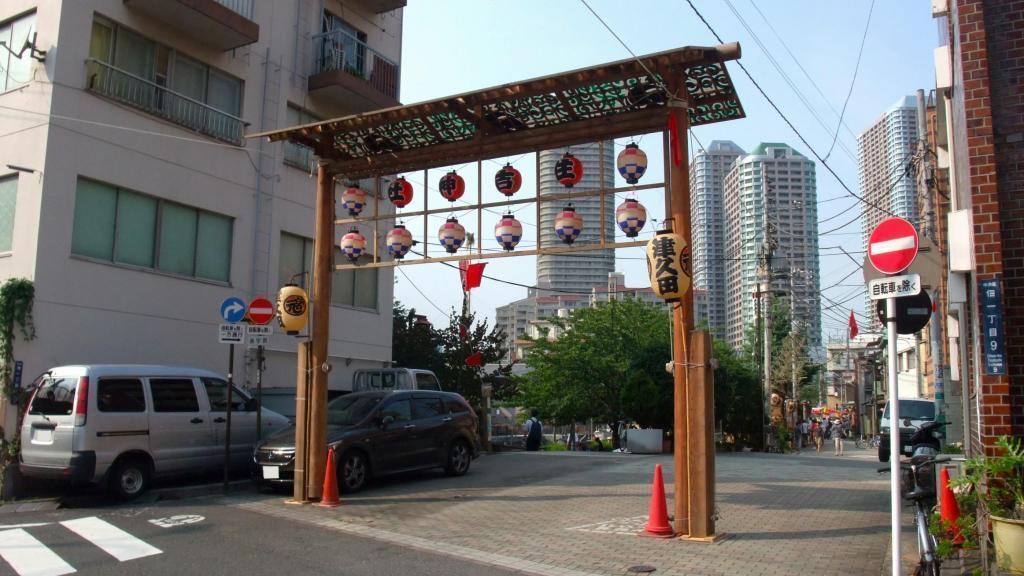 Challenge the town walking guide at Torii Tsukuda at Tsukuda Bridge