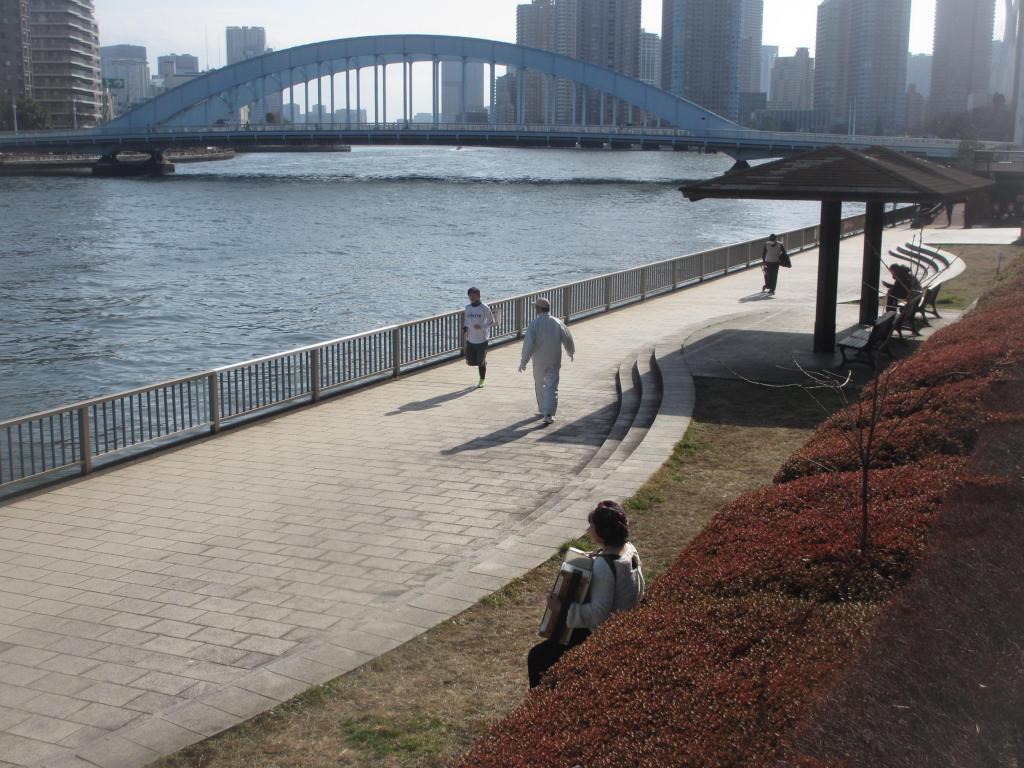 Music at Sumida River Terrace, the best spot overlooking Eitai Bridge.♪♪♪