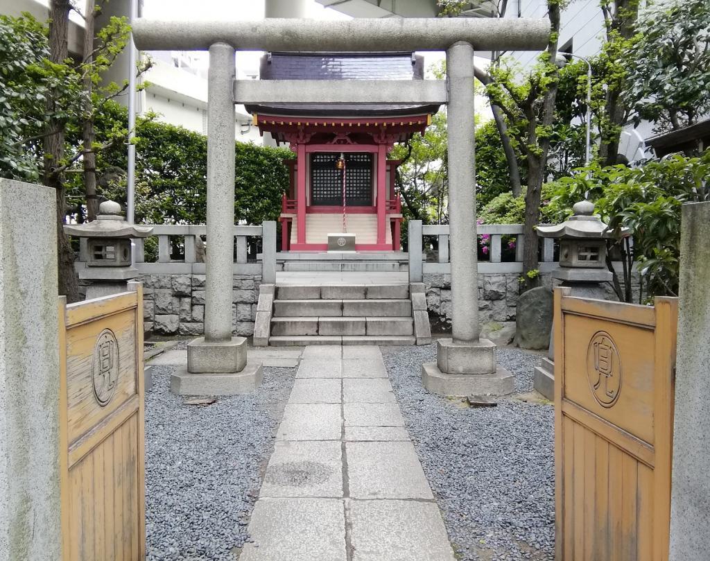 Kabuto Shrine Yoshiie Minamotono and Ieyasu Tokugawa
　　In connection with Chuo-ku
　　-The handing of armor, Kabuto Shrine, Nihonbashi-