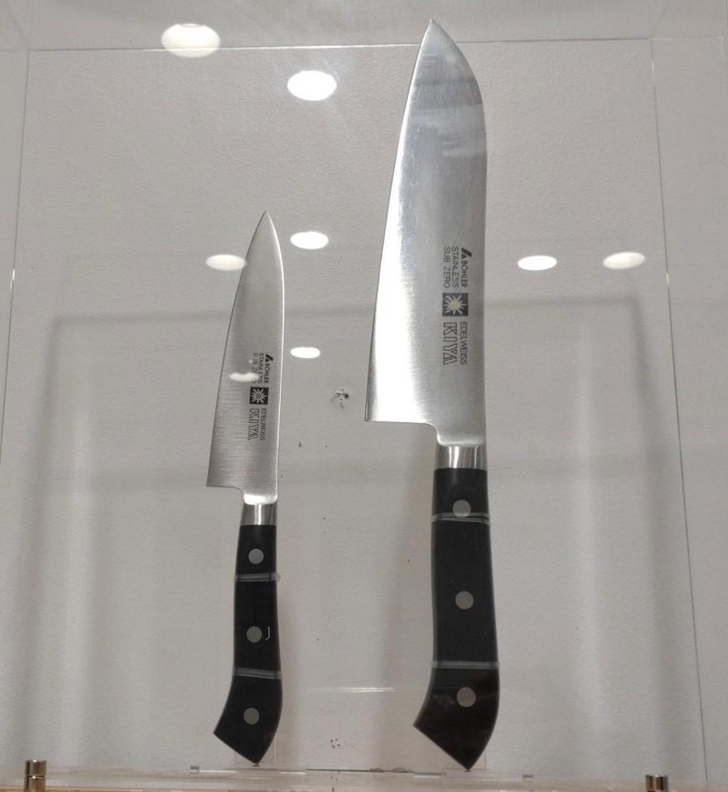 Right:　NO. 160 sickle type
Left:　Petinif
Scythe-type 19,000 yen Petty knife 10,000 yen Spring tool sound new life support
　　~ Nihonbashi Kiya Main Store izutuki~