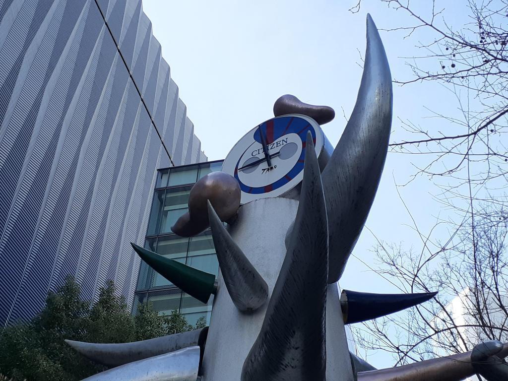  Taro Okamoto's "Young Clock Tower" Enjoyed in Ginza