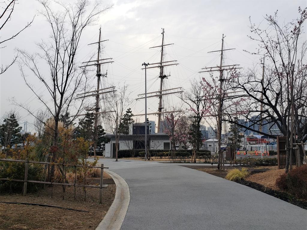  Enjoy the spring at the new Harumi Pier Park.