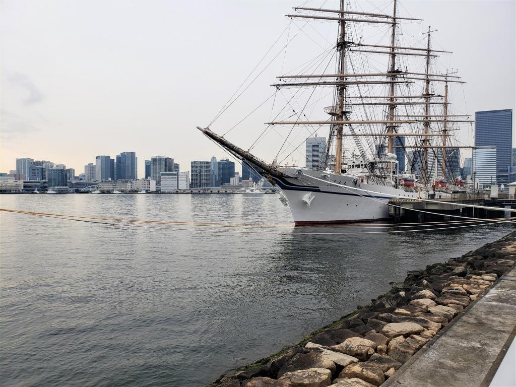  Enjoy the spring at the new Harumi Pier Park.