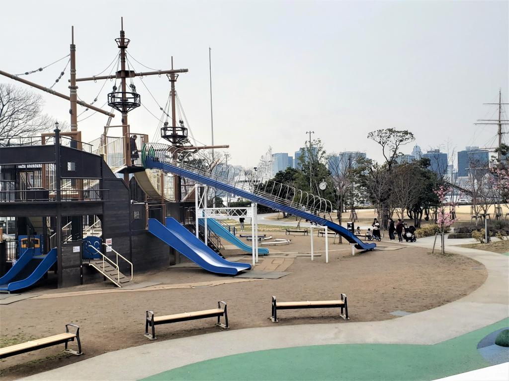  Enjoy the spring at the new Harumi Pier Park.