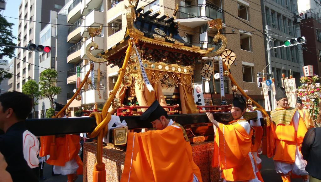 A festival procession near Arima Elementary School! My daughter, Azuki, 3 years old, Kanda festival!