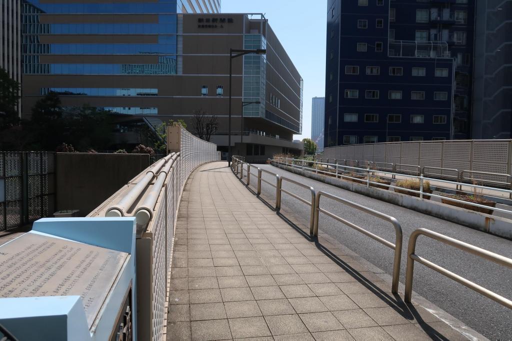 Shin-Owari Bridge, which remains at the site of the abandoned line, is it now revived?
The gentle curve of Tsukiji Market
Traces of Showa left on a vast site