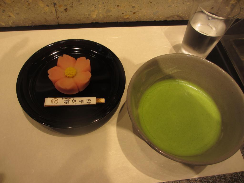  Eat registered Intangible Cultural Property in Nihonbashi
You can see and eat pastry demonstrations