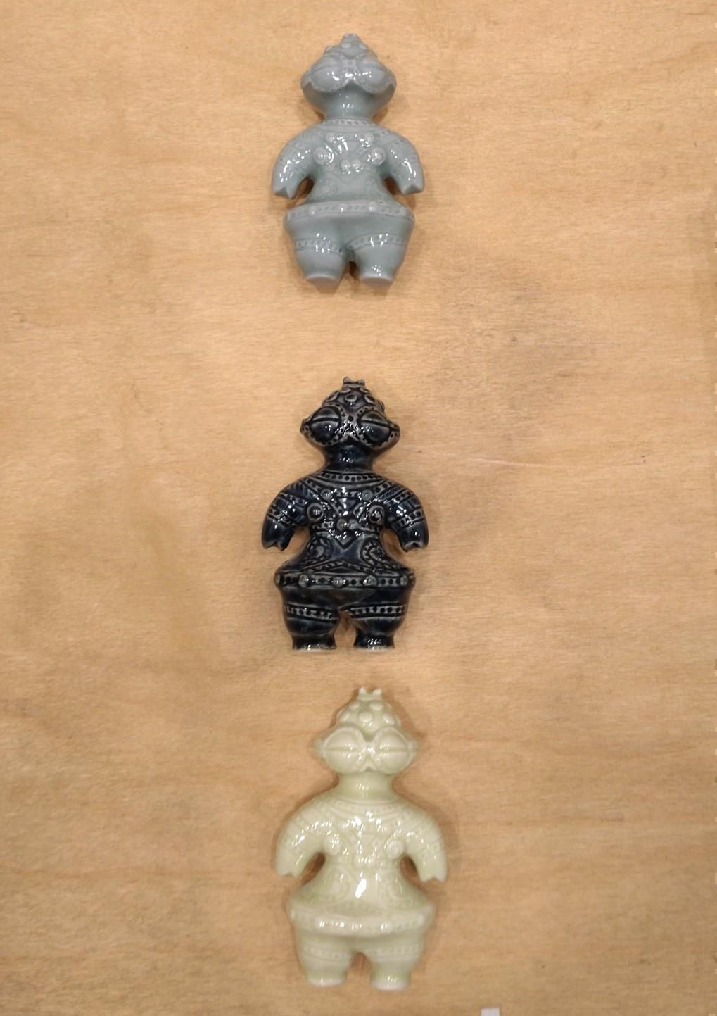 Jomon clay figurines (middle)
20,000 yen each Sudan kiln Fudo exhibition that thinks about Jomon
　　~ Nihonbashi Kiya Main Store izutuki~