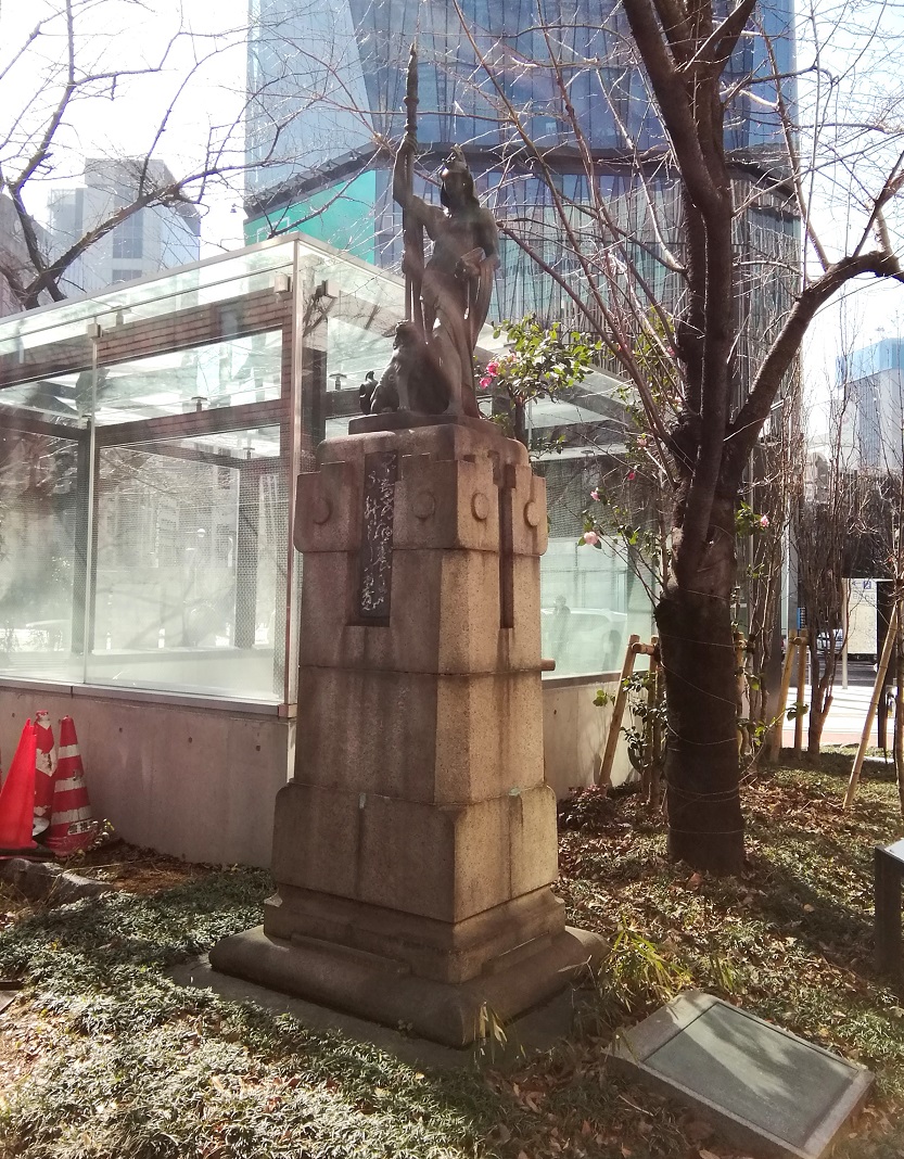 How far is the lantern "Ginza"?
　Let's go around Ginza!　⑦
　　~ Sukiyabashi Park (Part 1)~